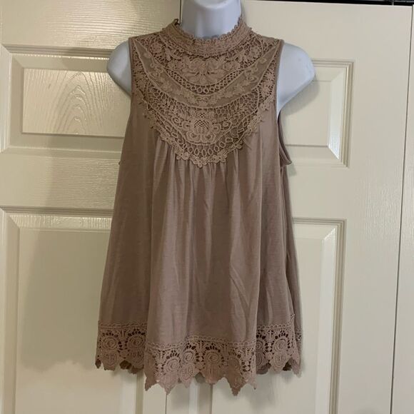 Xhileration, sleeveless blouse, medium, embroidered front and waistline - Picture 1 of 13